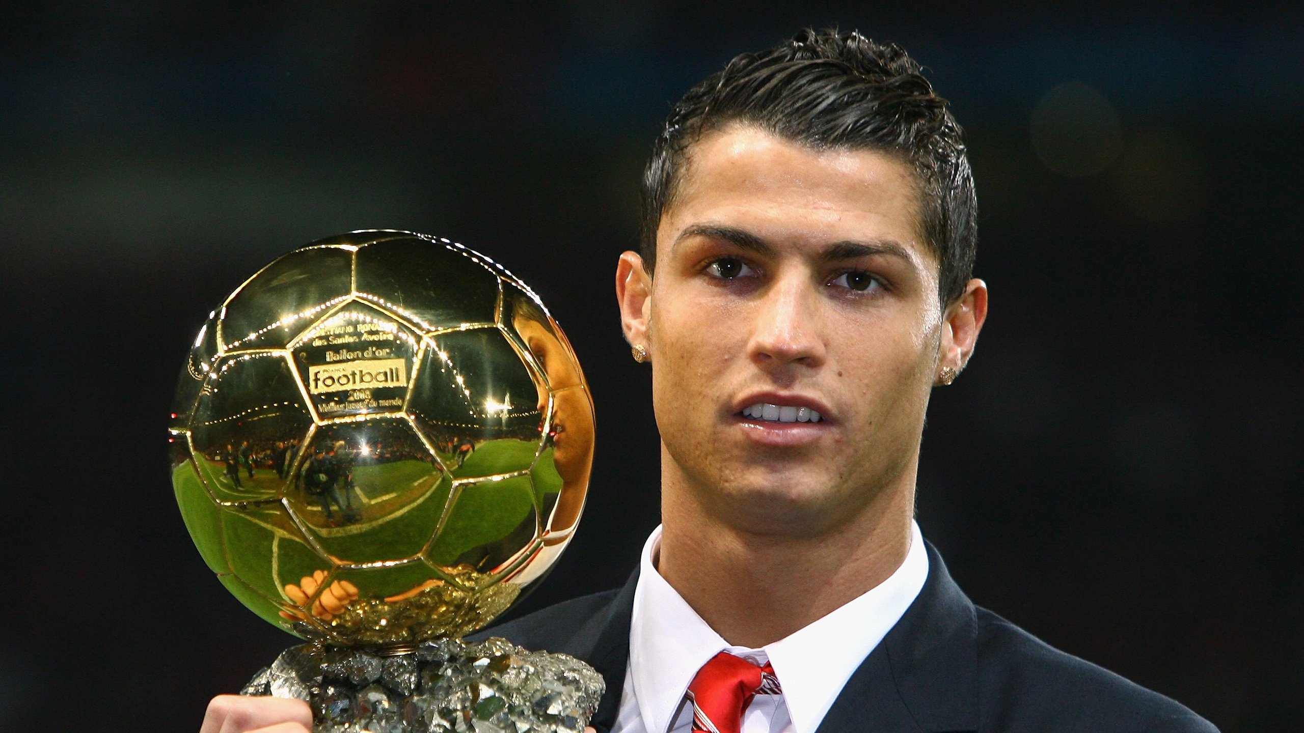 AIYOUXI-跨界合作的足球主题公益项目不断涌现，推动社会正能量传播，足球公益活动标语